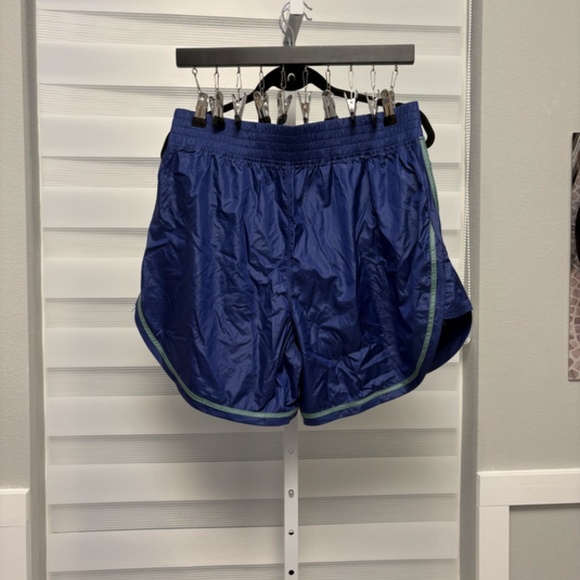 NWOT Free People Movement Performance shorts Size M - Picture 3 of 4